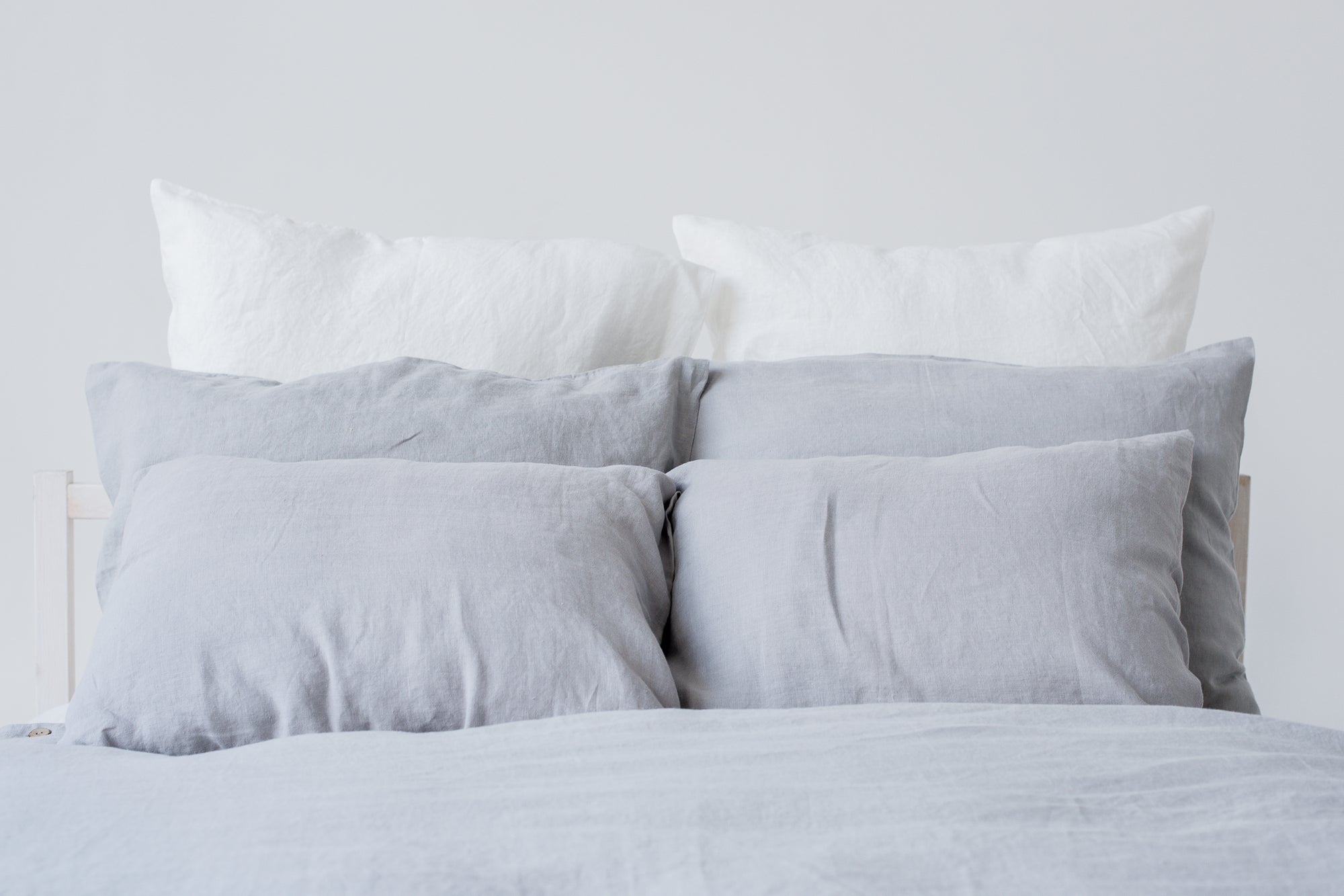 What is better for bedding: linen vs. cotton